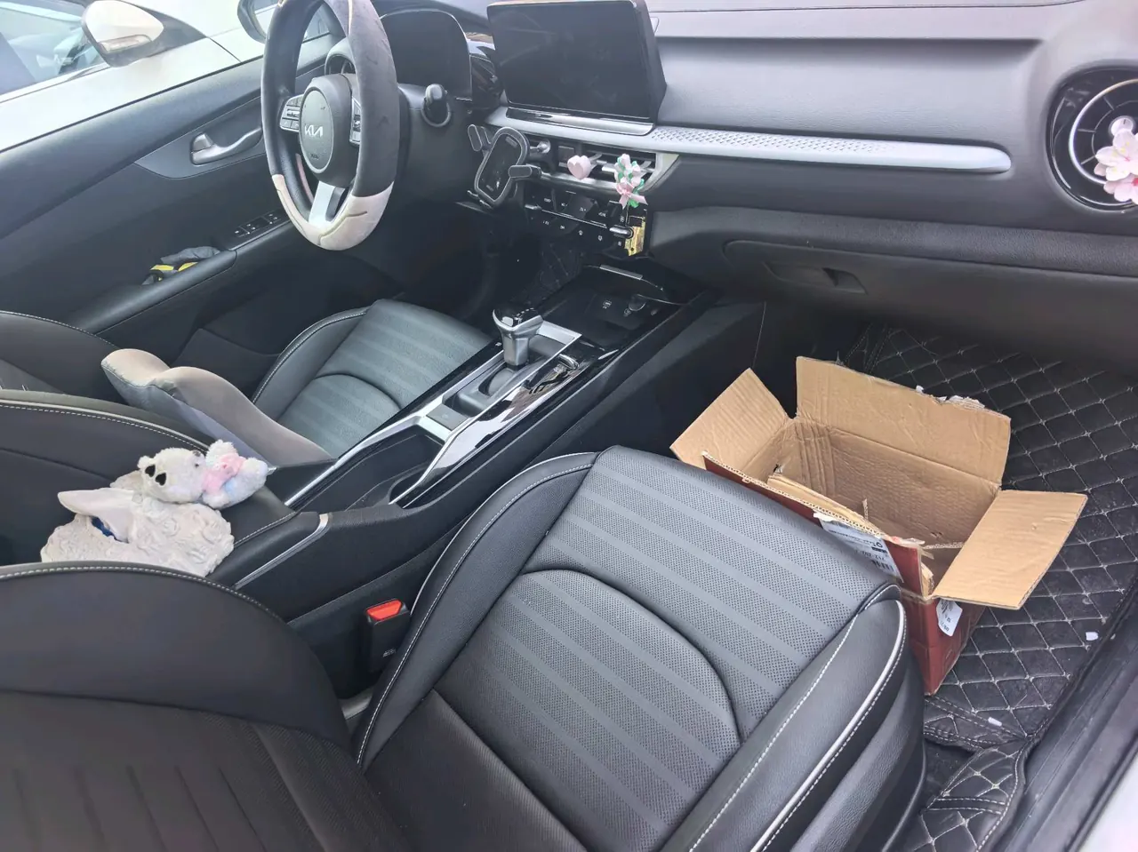 Kia 2024 K3 1.5 Stepless Comfort Premium Edition Automatic Gear 3