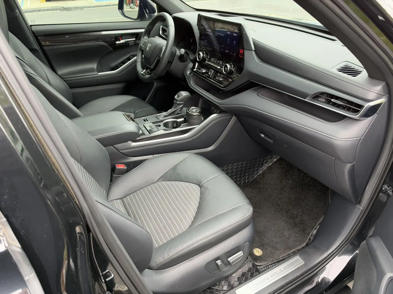 Toyota 2024 Crown Land Release HEV 2.5 Stepless Four-wheel Drive Premium Edition Automatic Gear 8