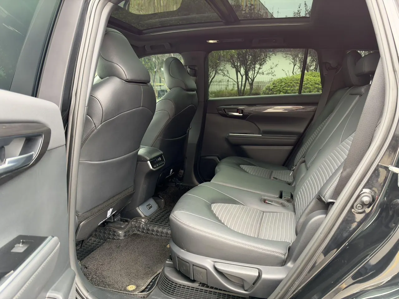 Toyota 2024 Crown Land Release HEV 2.5 Stepless Four-wheel Drive Premium Edition Automatic Gear 9