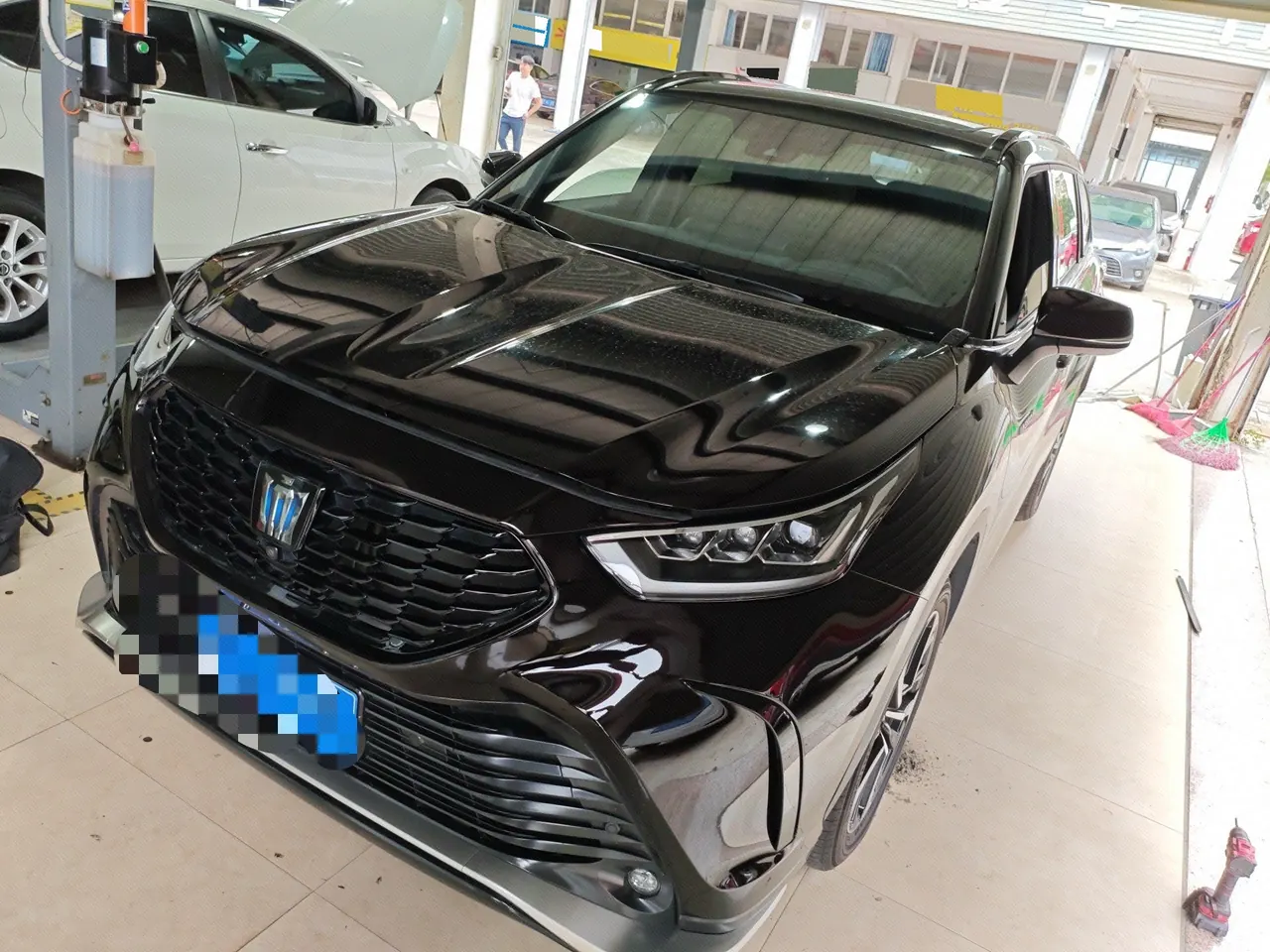 打开图片灯箱:Toyota 2021 Crown Land Release 2.5 Stepless Four-wheel Drive Premium Edition Automatic Gear