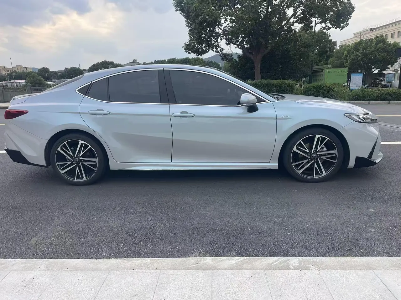 Toyota 2024 Camry Dual Engine 2.0HS Stepless Sports Edition Automatic Gear 5