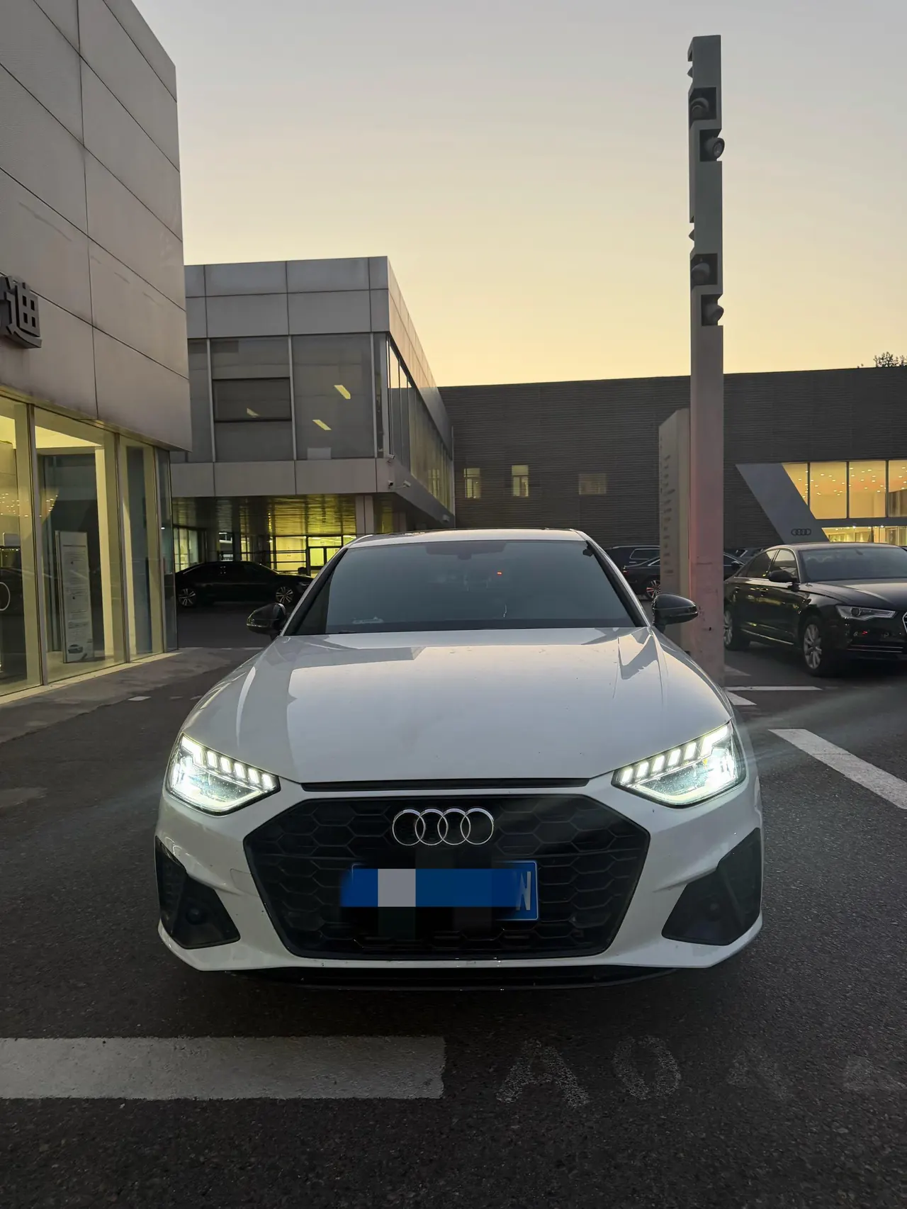 Audi 2024 A4L 2.0TFSI 40TFSI Deluxe Dynamic Automatic 2