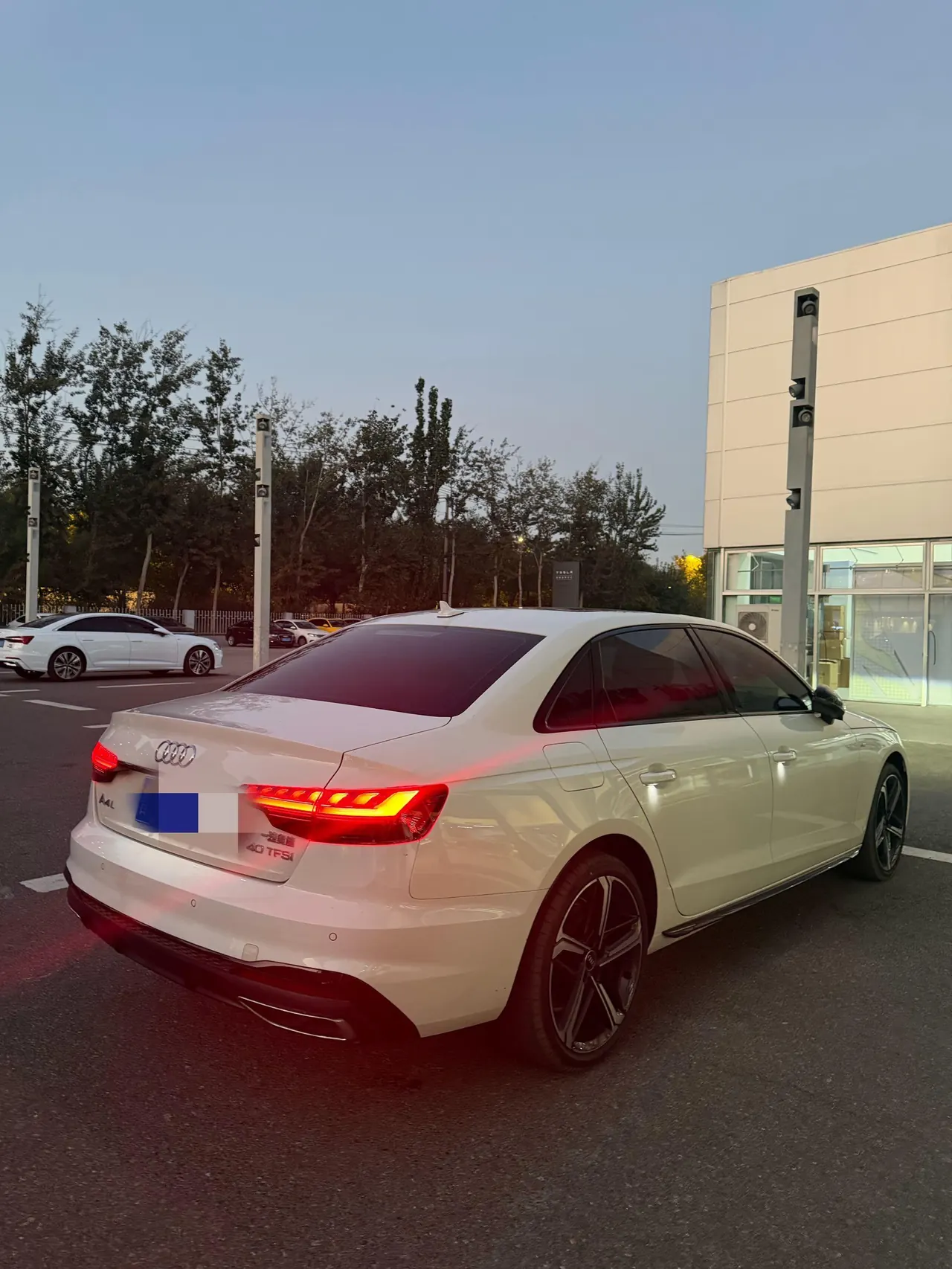 Audi 2024 A4L 2.0TFSI 40TFSI Deluxe Dynamic Automatic 4