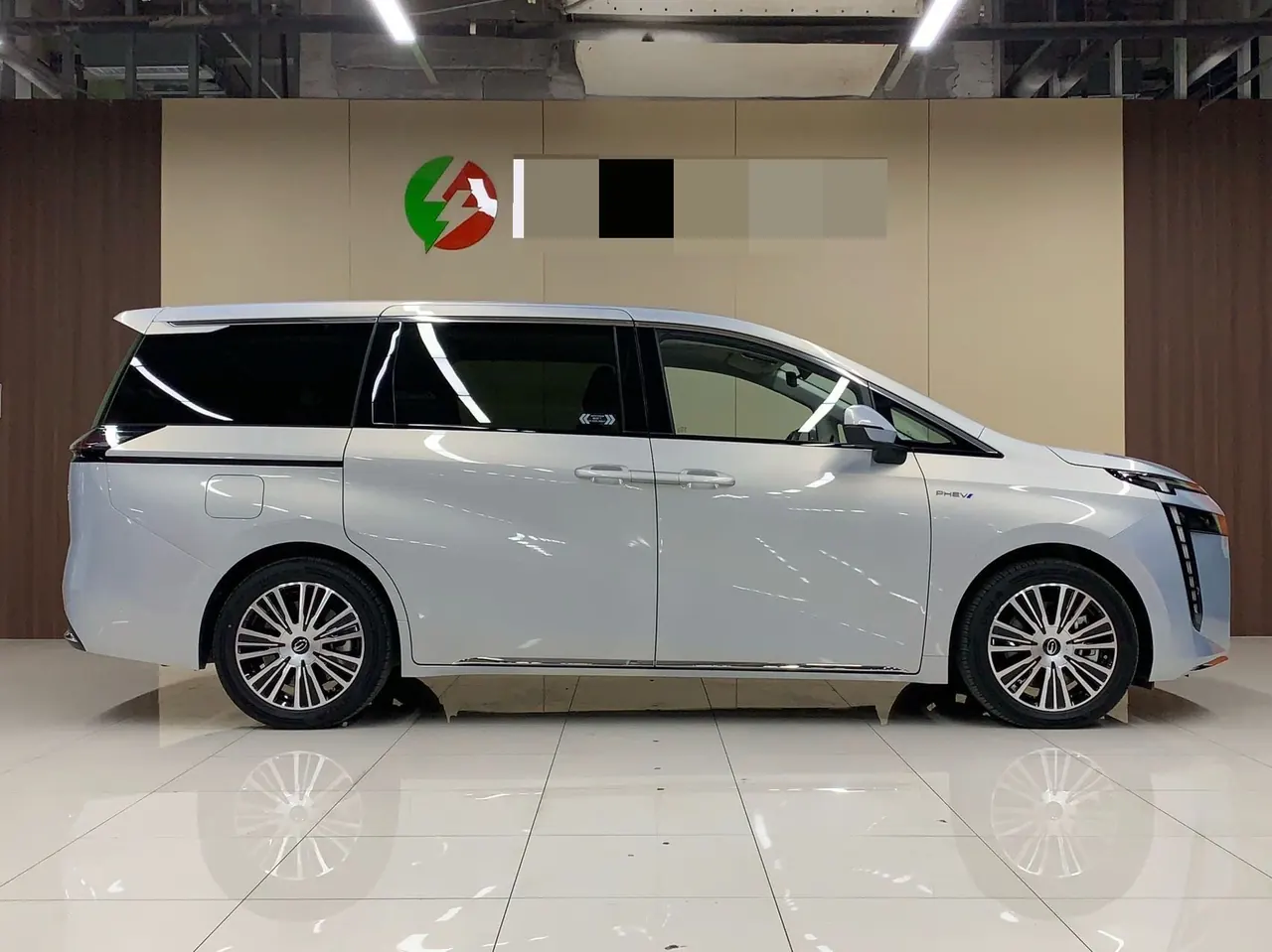 GAC Trumpchi 2024 E8 2.0 150km MAX Automatic Transmission 4