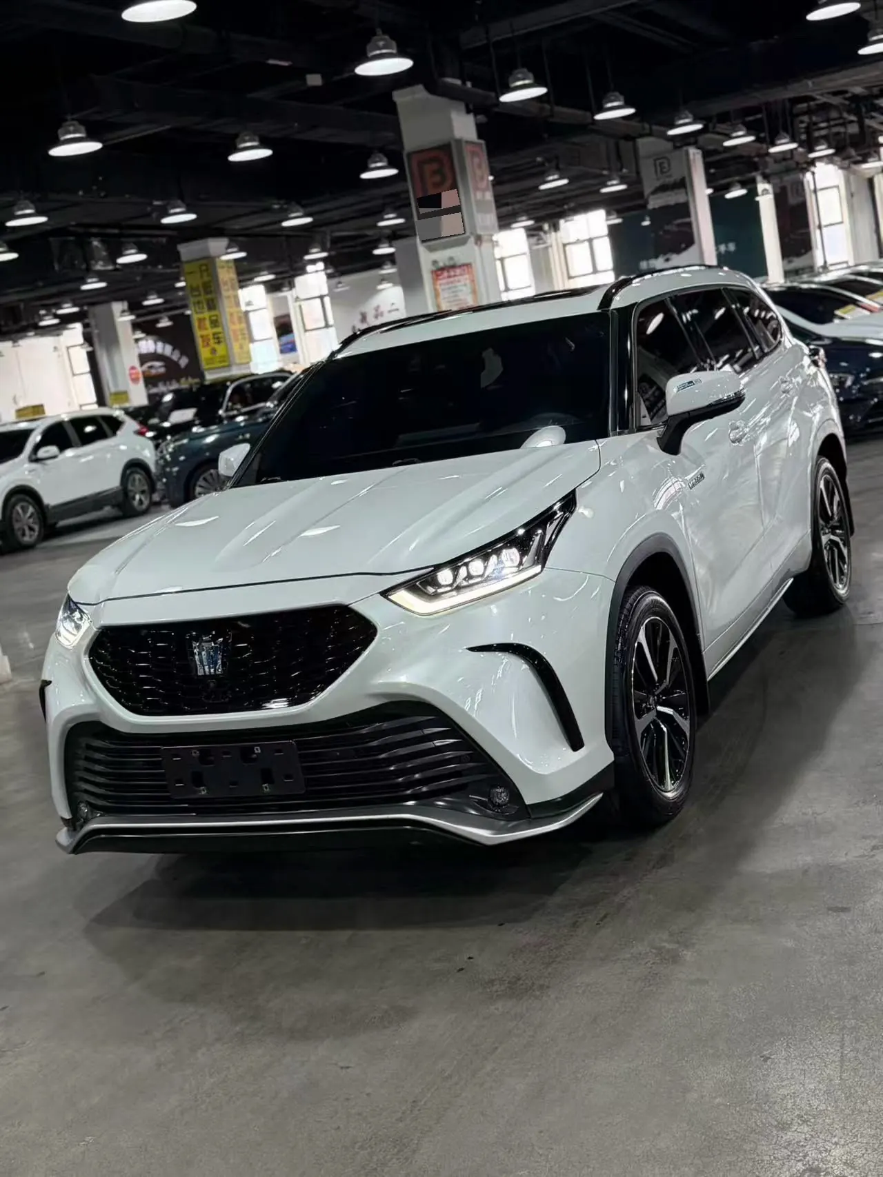 Toyota 2024 Crown Land Release HEV 2.5 Stepless Four-wheel Drive Premium Edition Automatic Gear 2
