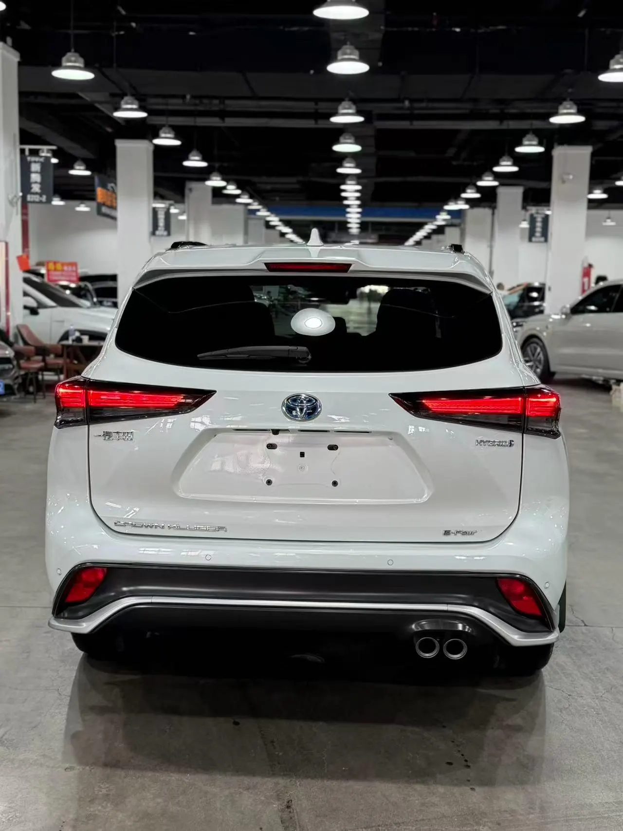 Toyota 2024 Crown Land Release HEV 2.5 Stepless Four-wheel Drive Premium Edition Automatic Gear 4