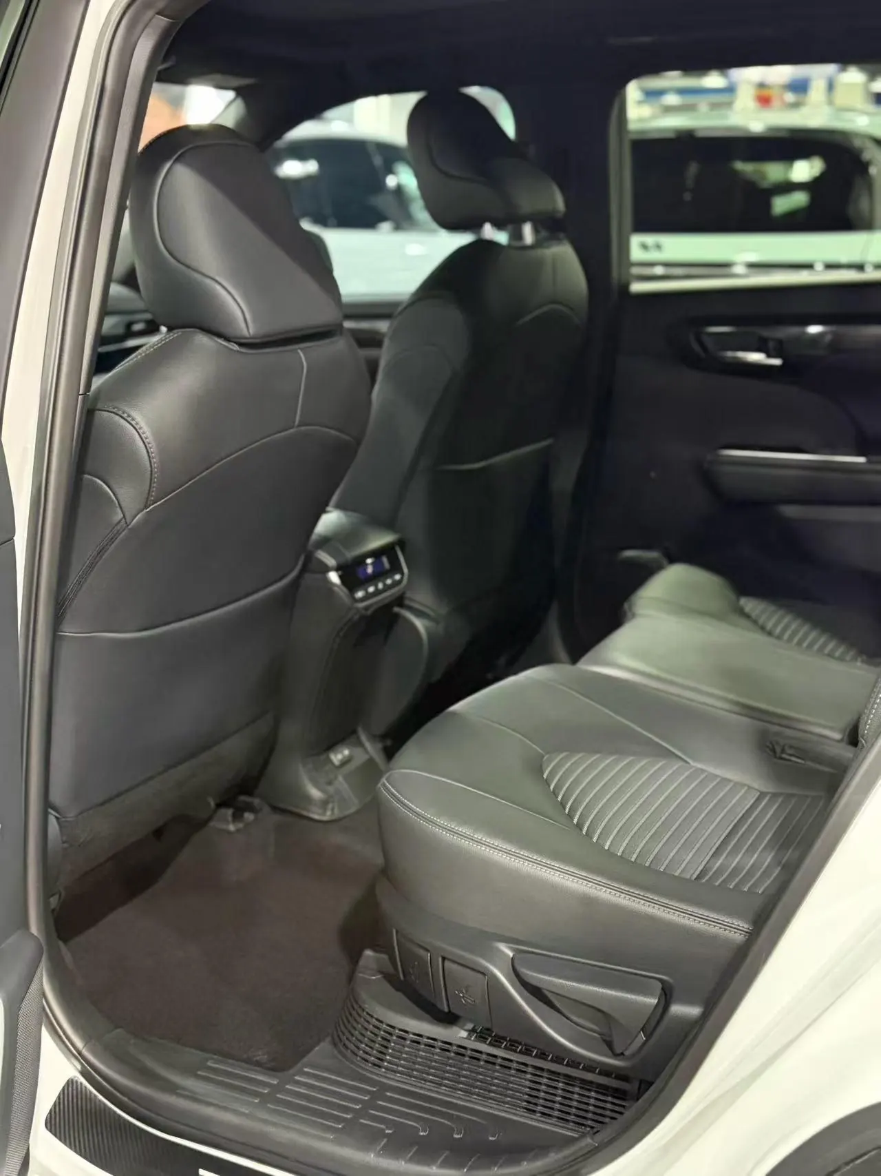 Toyota 2024 Crown Land Release HEV 2.5 Stepless Four-wheel Drive Premium Edition Automatic Gear 7