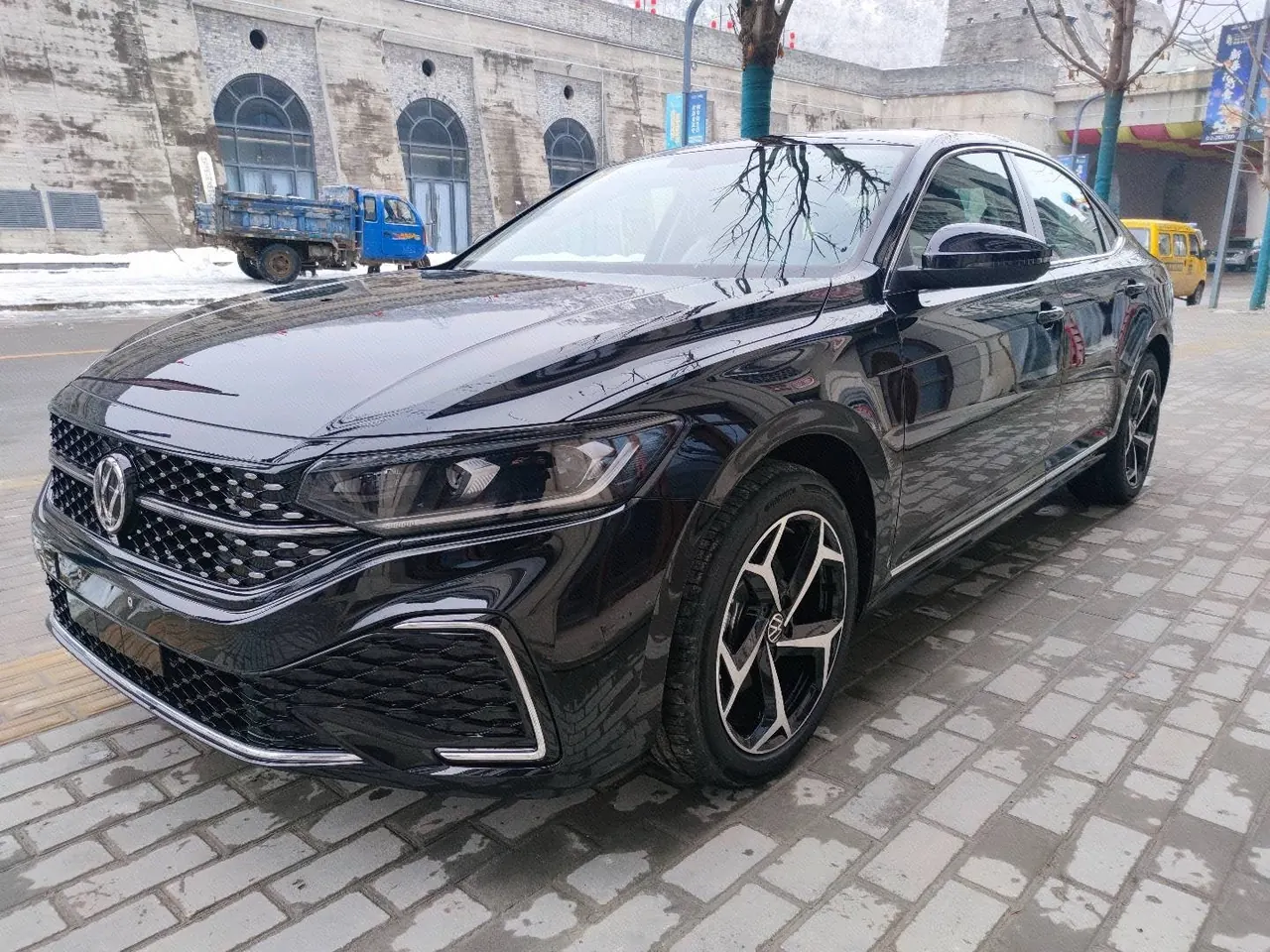 Open image lightbox: Volkswagen 2024 Passat 2.0TSI 330TSI Star Elite Edition Automatic Gear