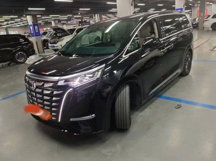 Открыть галерею: Denza 2022 Denza D9 DM-i 1.5T Stepless 970 Four-wheel Drive Honorable Automatic Gear