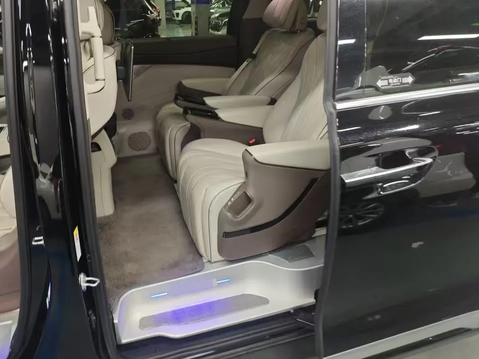 Denza 2022 Denza D9 DM-i 1.5T Stepless 970 Four-wheel Drive Honorable Automatic Gear 4