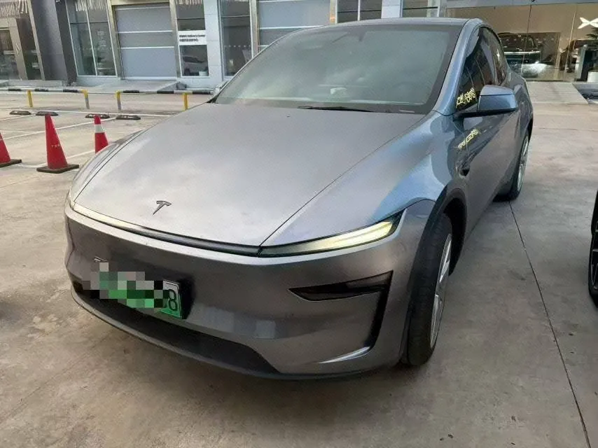 Open image lightbox: Tesla 2026 Model Y Rear-Wheel-Drive Automatic