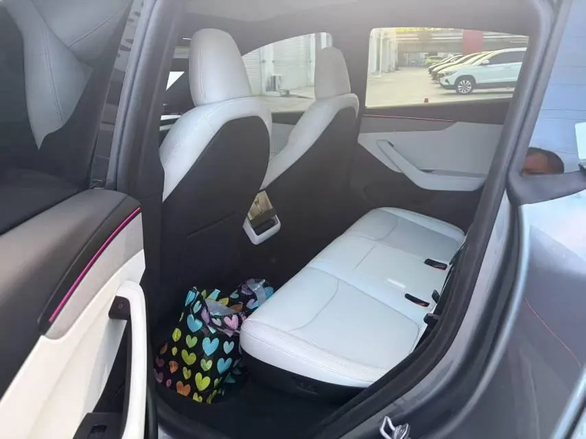 Tesla 2026 Model Y Rear-Wheel-Drive Automatic 3