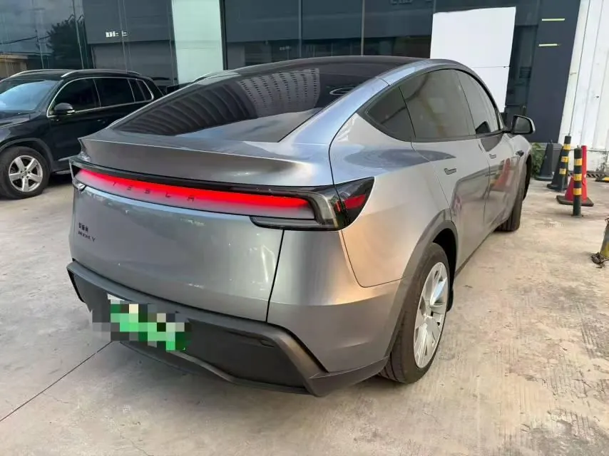 Tesla 2026 Model Y Rear-Wheel-Drive Automatic 4
