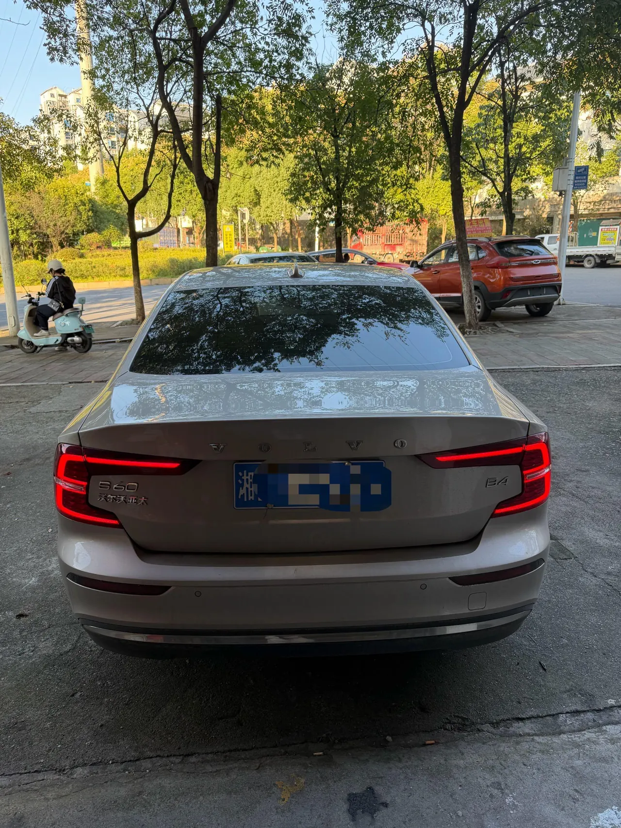 Volvo 2026 S60 48V 2.0T B4 Zhiyi Deluxe Edition Automatic Gear 5
