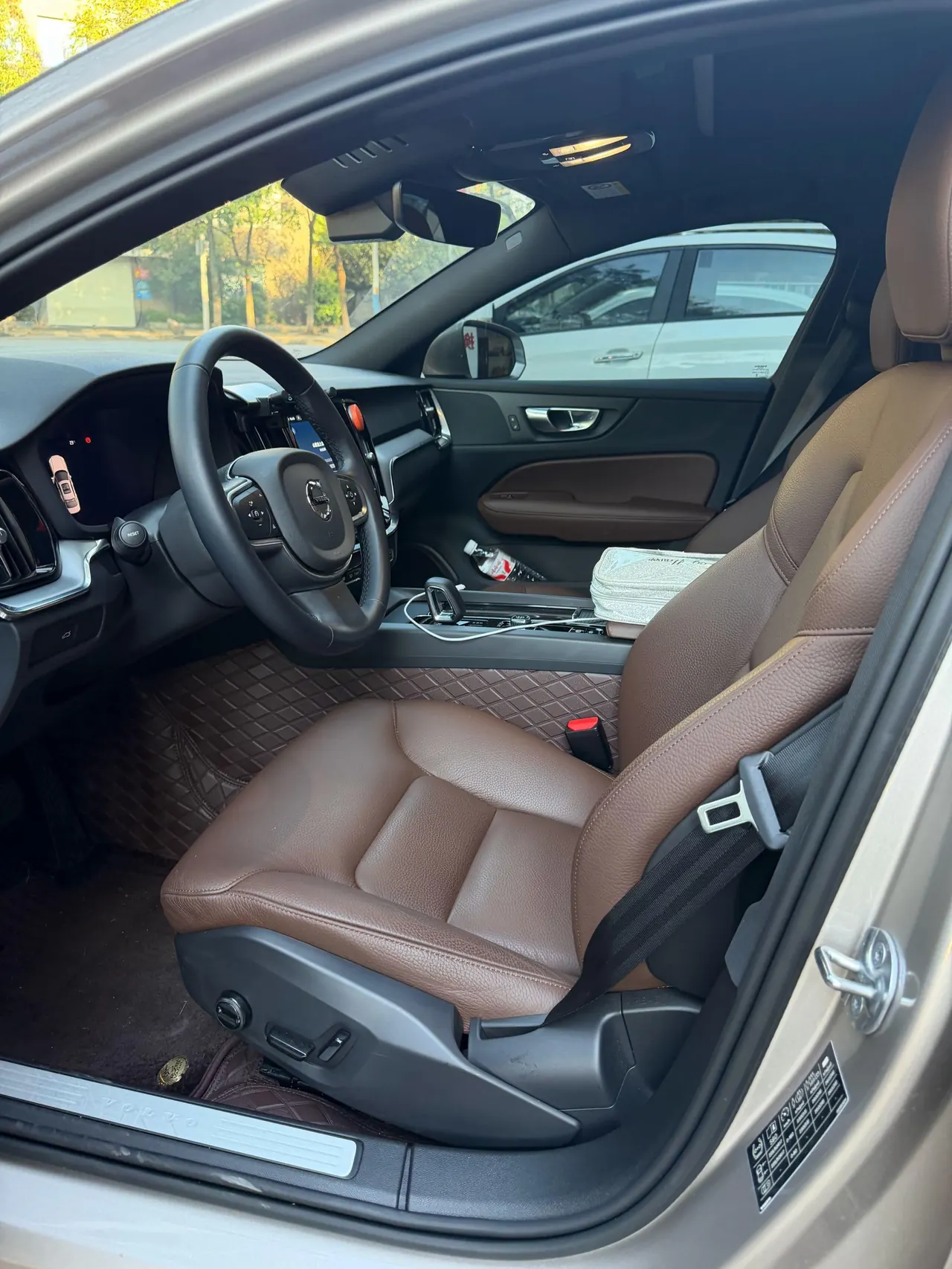 Volvo 2026 S60 48V 2.0T B4 Zhiyi Deluxe Edition Automatic Gear 7