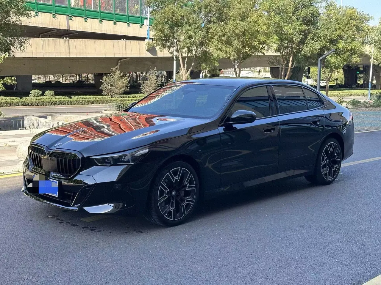 Open image lightbox: BMW 5 series 2026 530Li 48V 2.0T exclusive m sports suit automatic gear