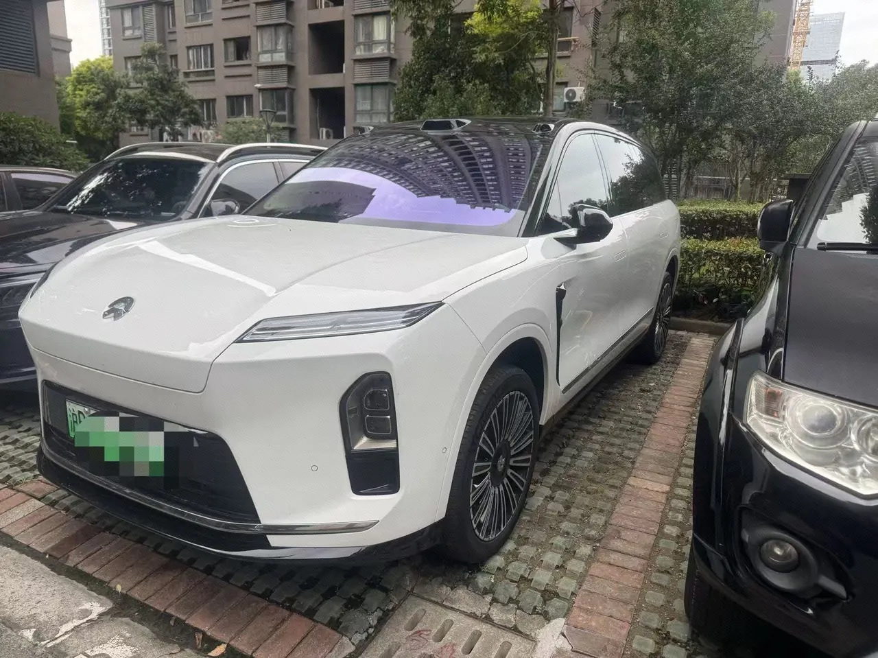 Open image lightbox: NIO 2026 ES8 6-seat executive deluxe automatic gear