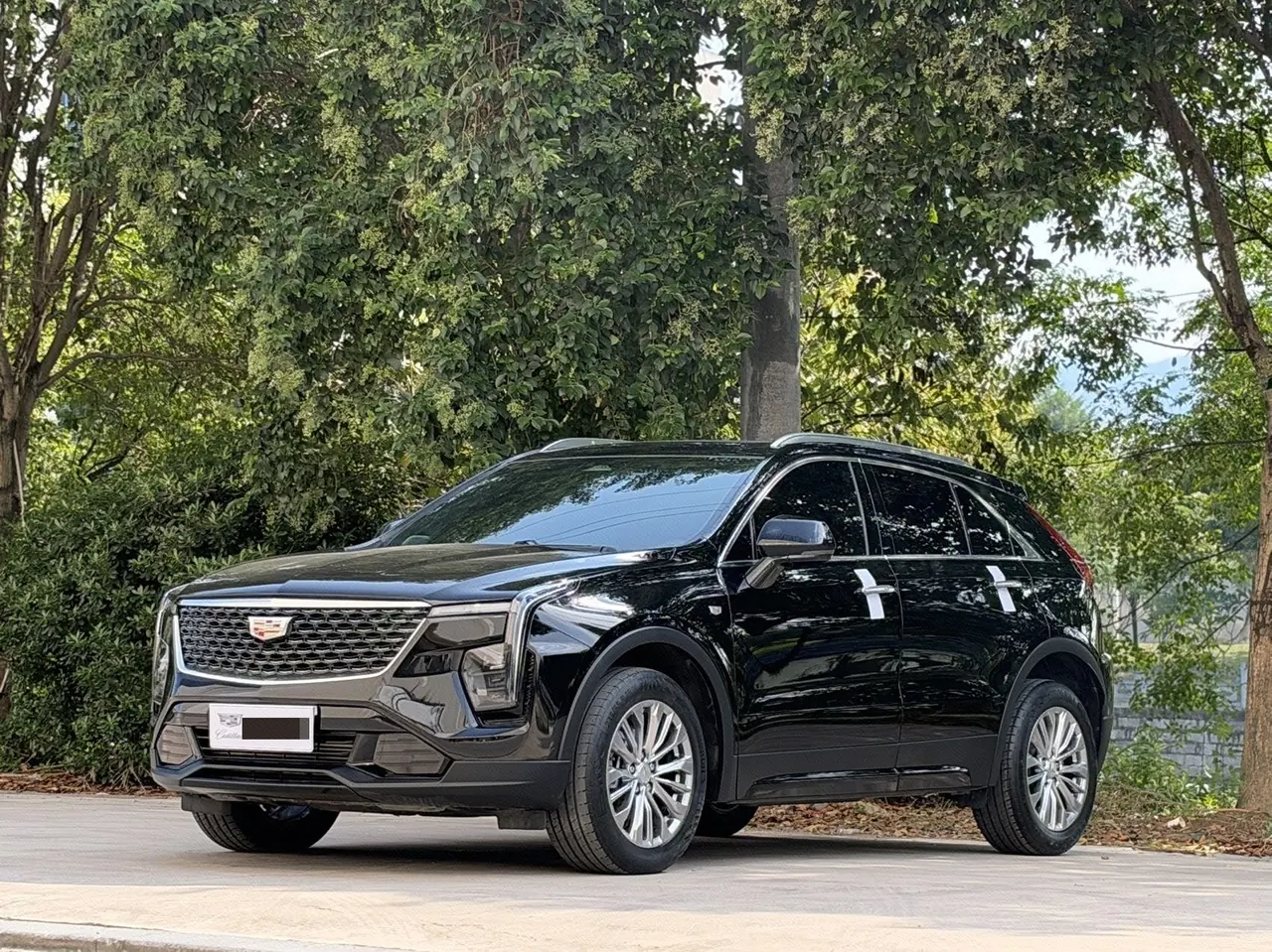 Открыть галерею: Cadillac 2024 XT4 48V 2.0T 28T Two-Drive Luxury Automatic Gear
