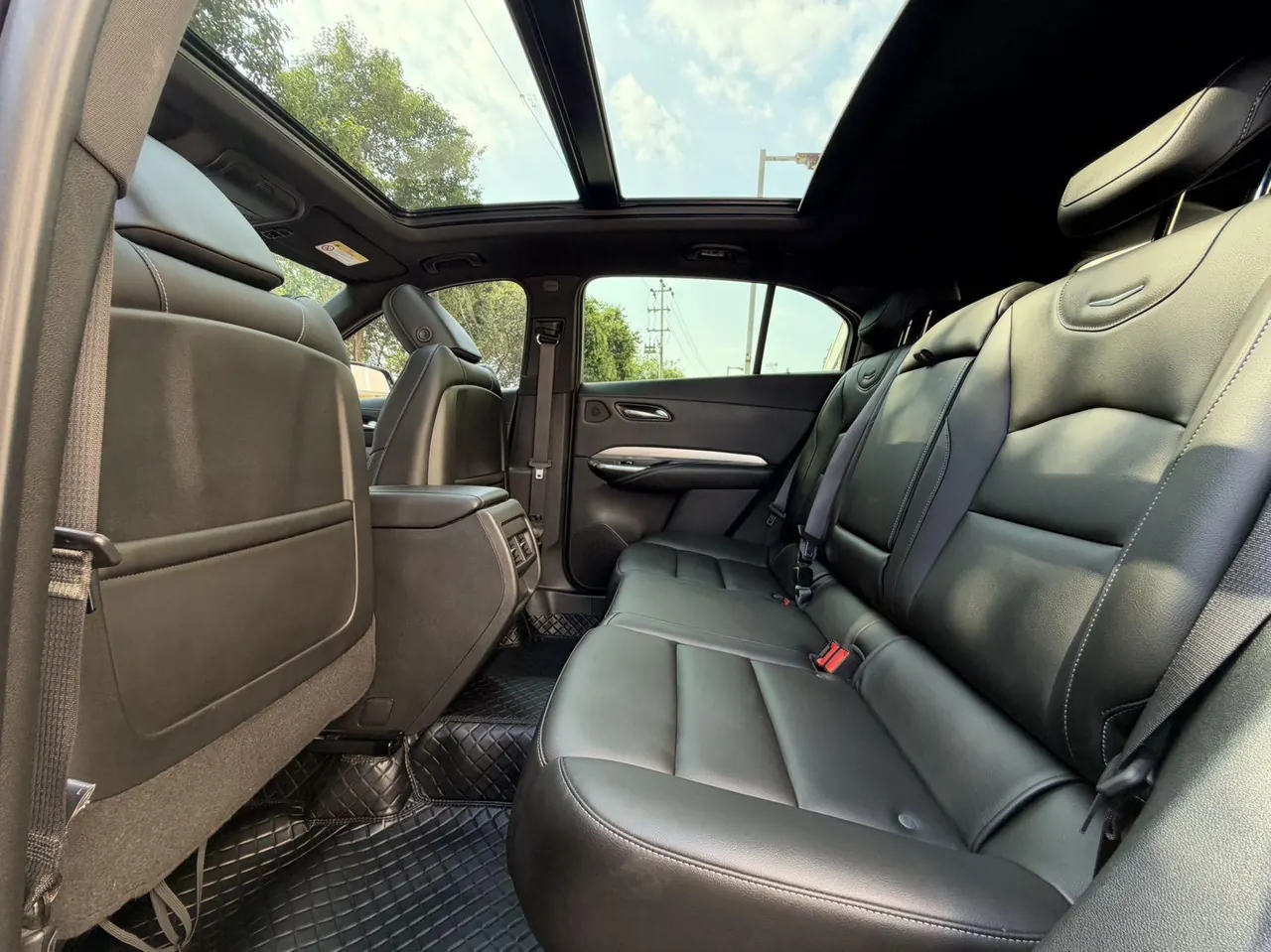 Cadillac 2024 XT4 48V 2.0T 28T Two-Drive Luxury Automatic Gear 4
