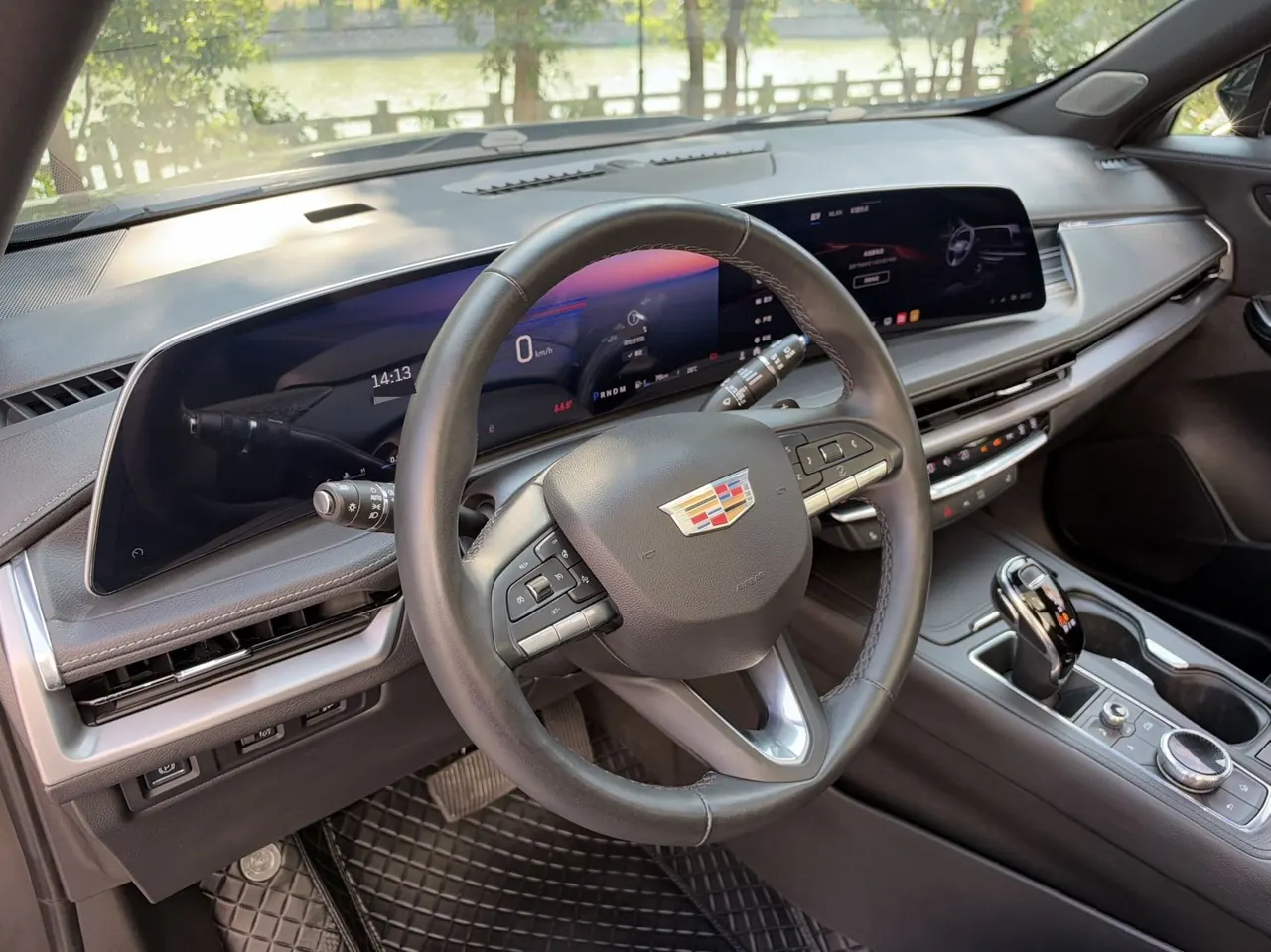 Cadillac 2024 XT4 48V 2.0T 28T Two-Drive Luxury Automatic Gear 7