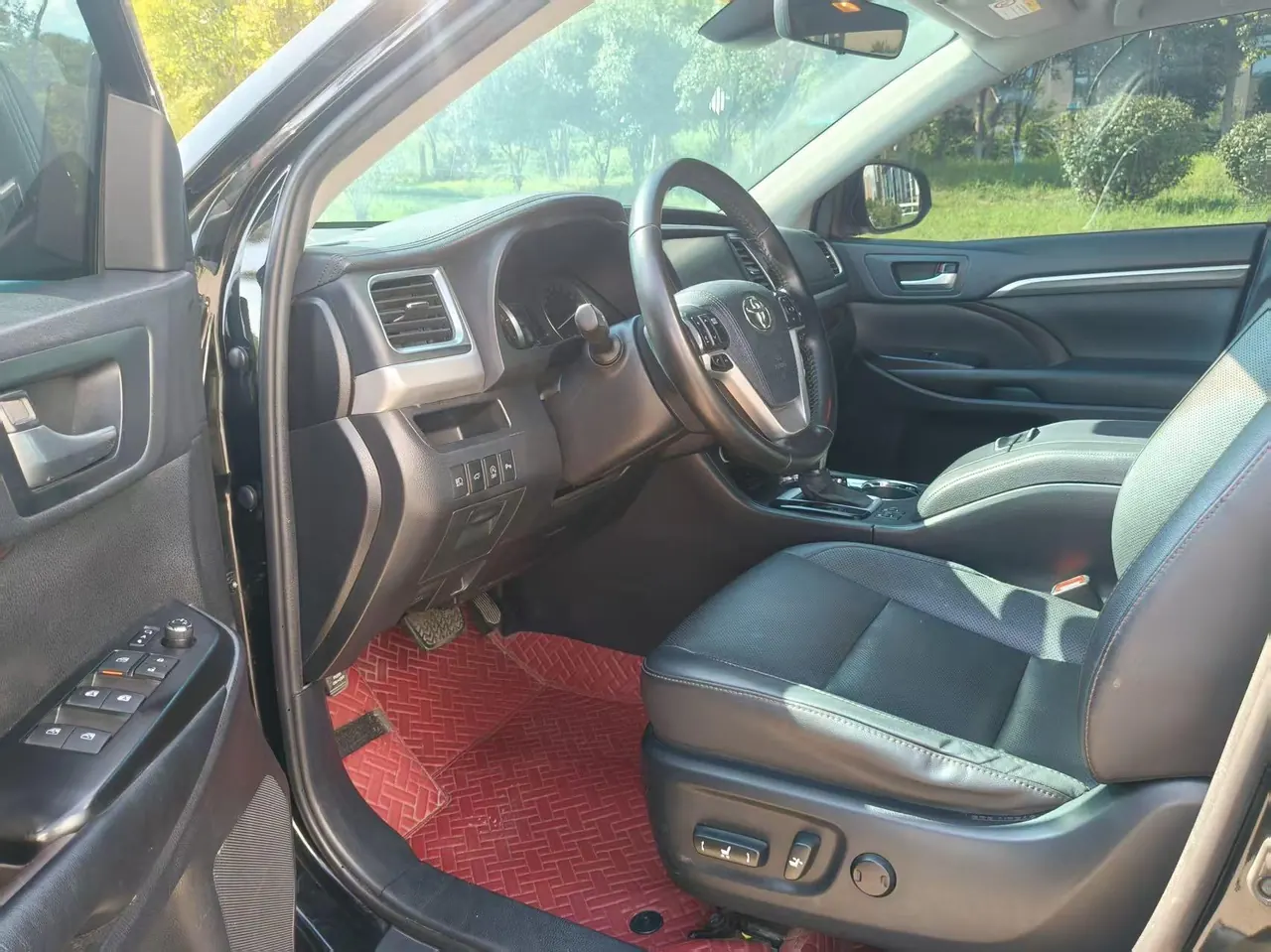 Toyota 2021 Highlander 2.0T 4-wheel drive deluxe 7-seat automatic gear 3
