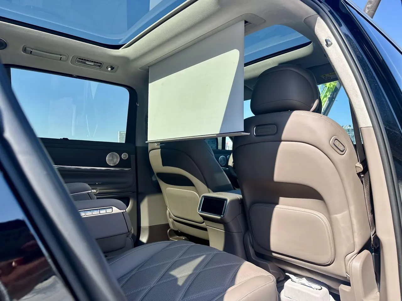 AITO 2025 AITO M9 extended range Ultra version 52kWh6 seat version automatic gear 3