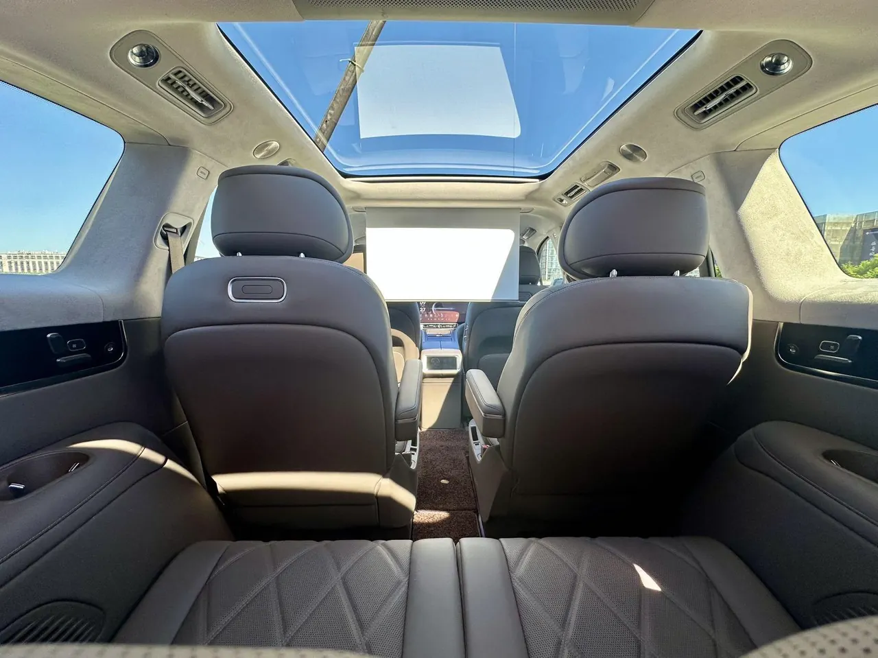 AITO 2025 AITO M9 extended range Ultra version 52kWh6 seat version automatic gear 5