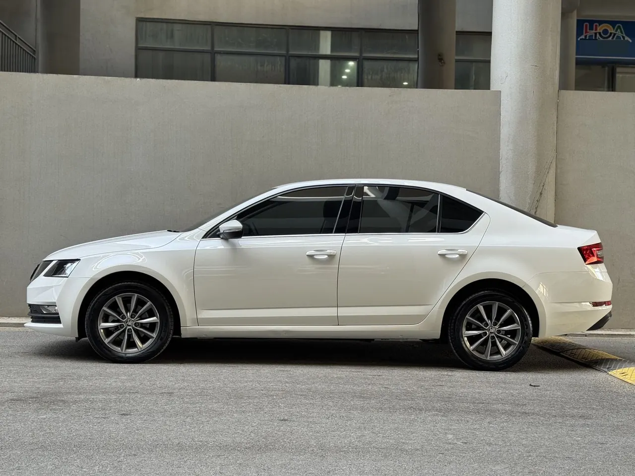 Skoda 2021 Octavia 1.5 Comfort Edition Automatic Gear 3