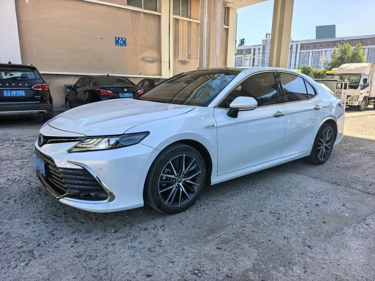 Открыть галерею: Toyota 2023 Camry Dual Engine 2.5HGVP Stepless Leading Edition Automatic Gear