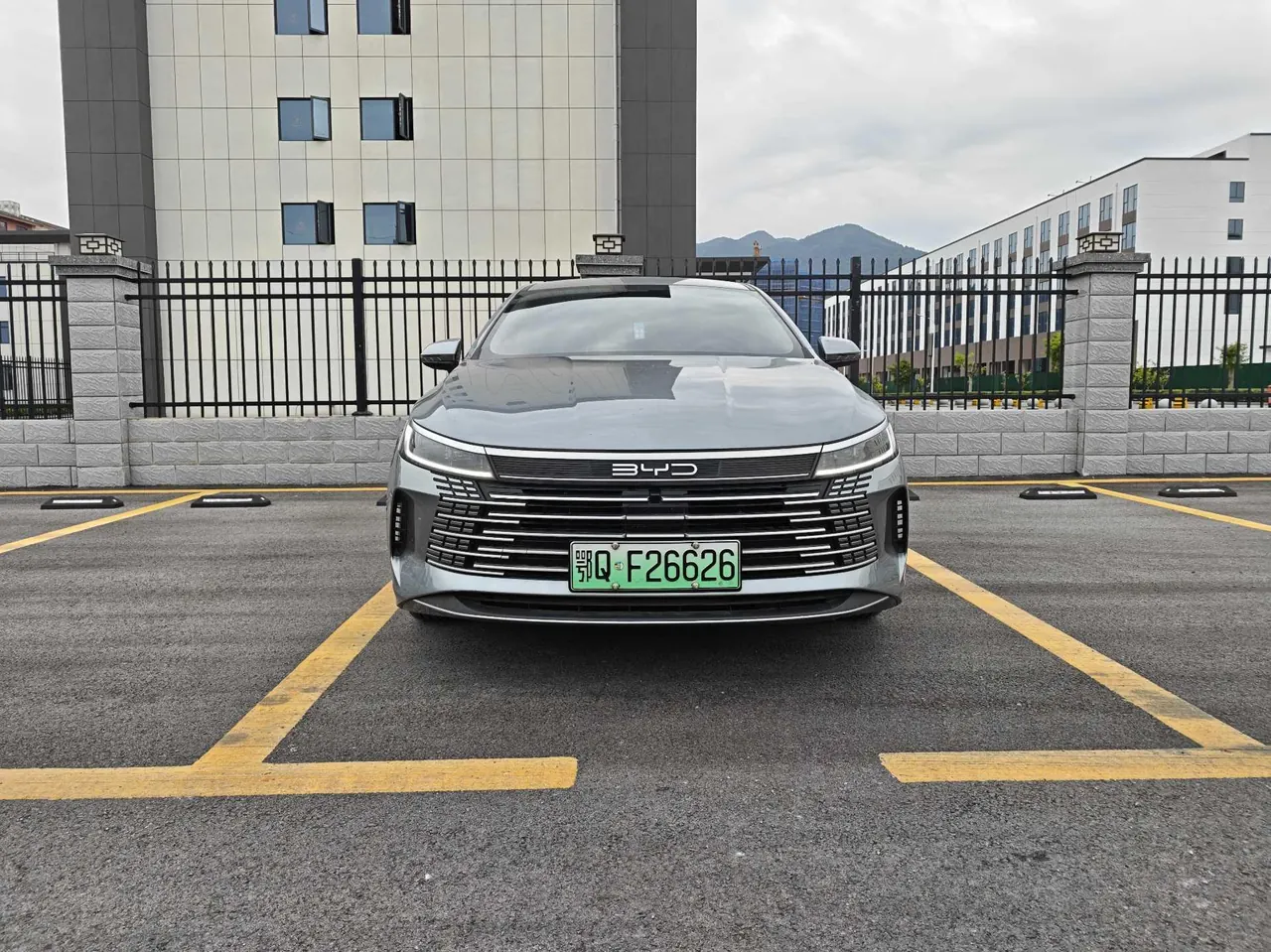 BYD 2024 destroyer 05 DM-i 1.5 stepless glory version 55KM luxury automatic gear 2
