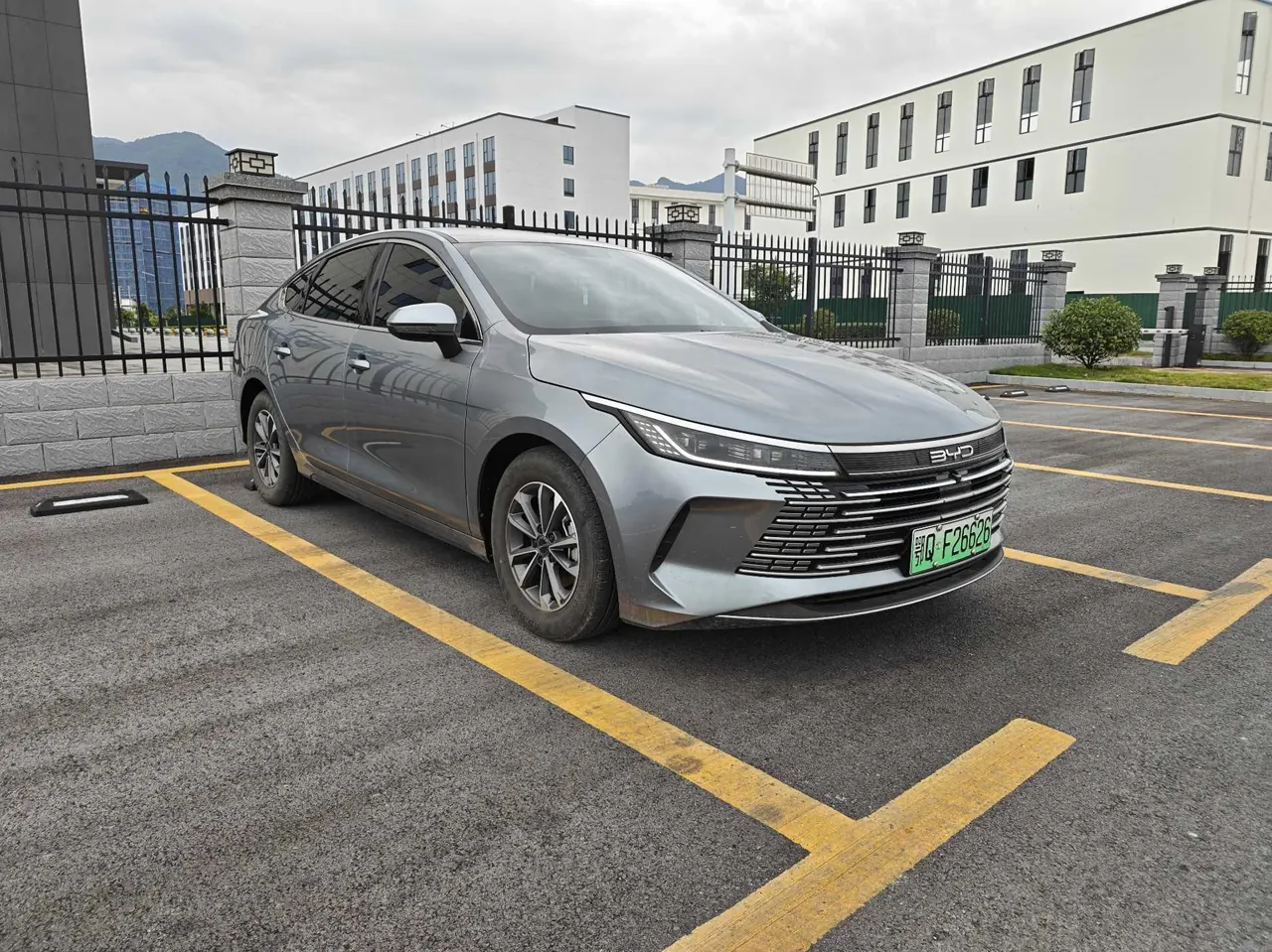 BYD 2024 destroyer 05 DM-i 1.5 stepless glory version 55KM luxury automatic gear 3