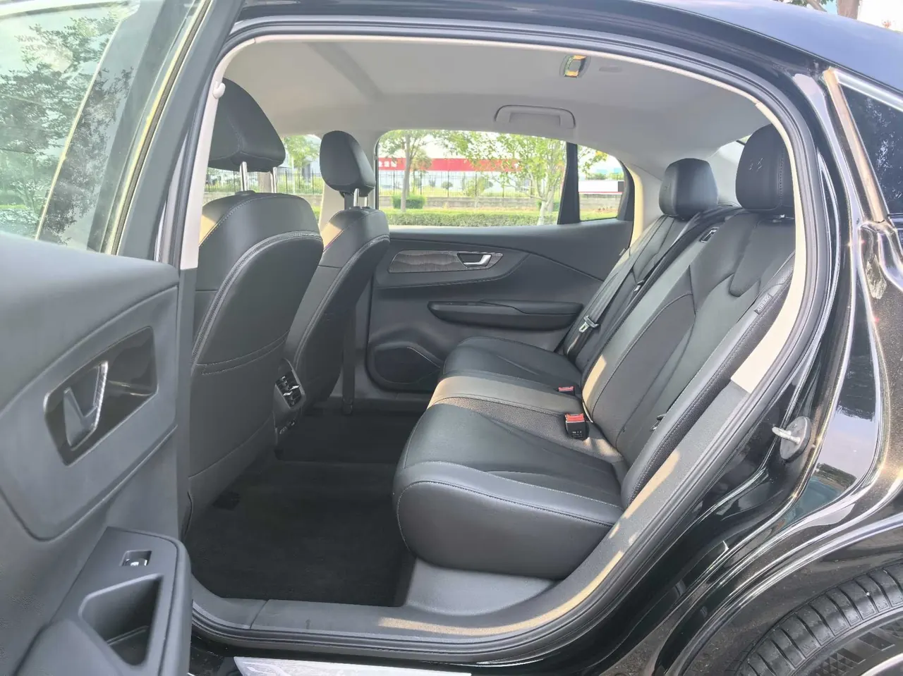 HongQi 2023 E-QM5 Basic Travel Edition (Modified) Automatic Gear 2