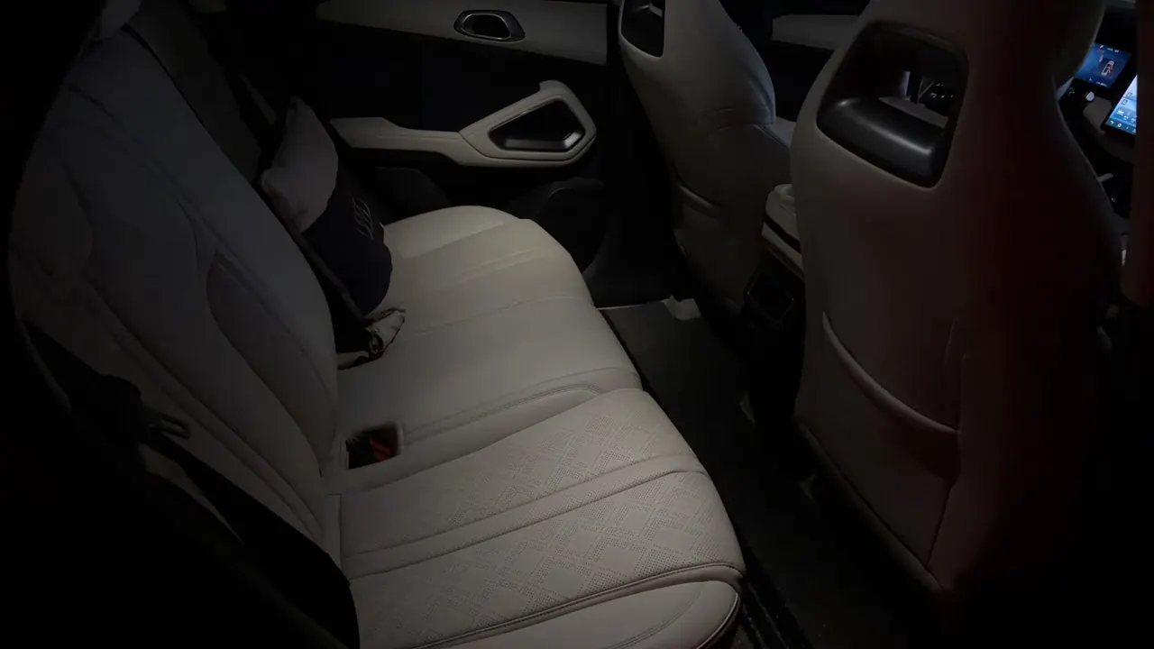 BYD 2024 Yuan UP 401KM Leading Automatic Gear 3