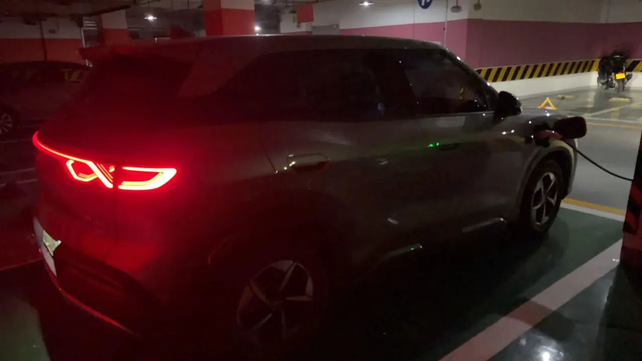 BYD 2024 Yuan UP 401KM Leading Automatic Gear 4