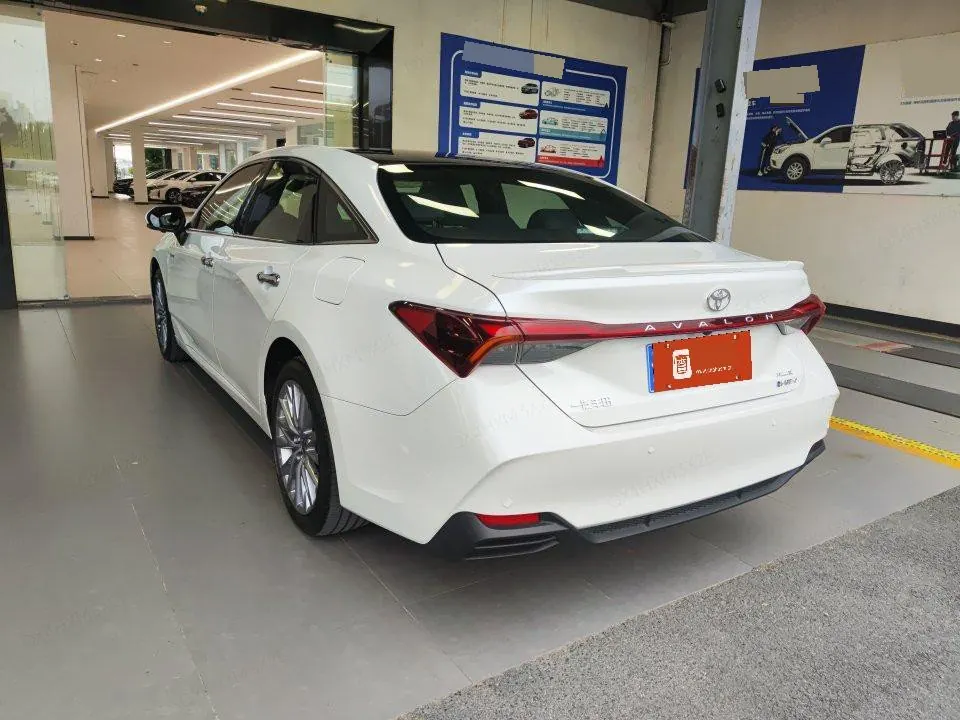 Toyota 2024 Asian Dragon Double Engine 2.5 Stepless XLE Premium Automatic Gear 3