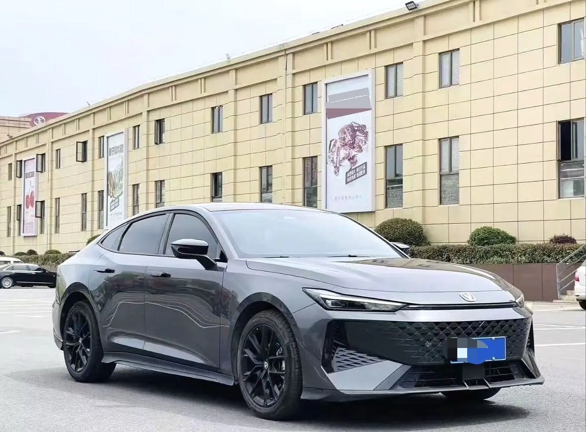 ChangAn 2024 UNI-V 1.5T Prestige Automatic 3