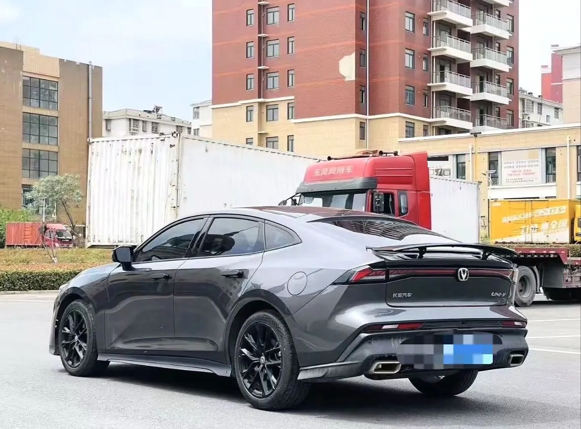 ChangAn 2024 UNI-V 1.5T Prestige Automatic 5
