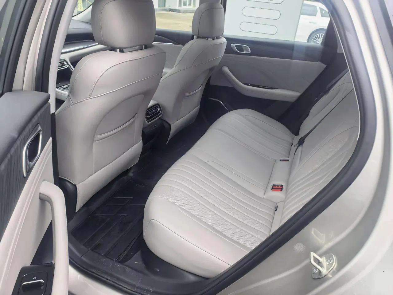 Geely Galaxy 2025 xingyao 6 EM-i 1.5 125km exploration version automatic gear 2