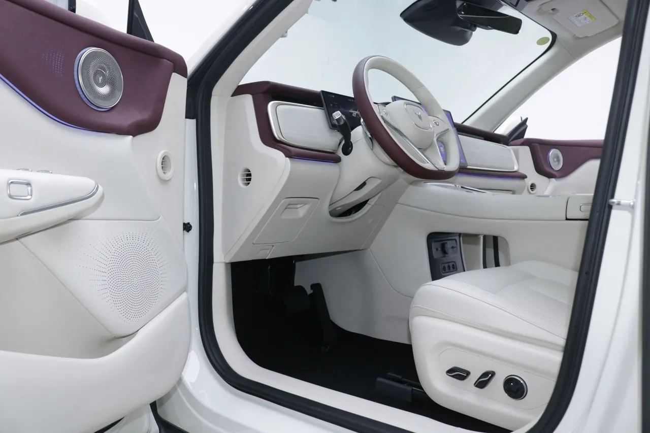 Voyah 2025 bosom friend four-wheel drive dry Kun version automatic gear 2