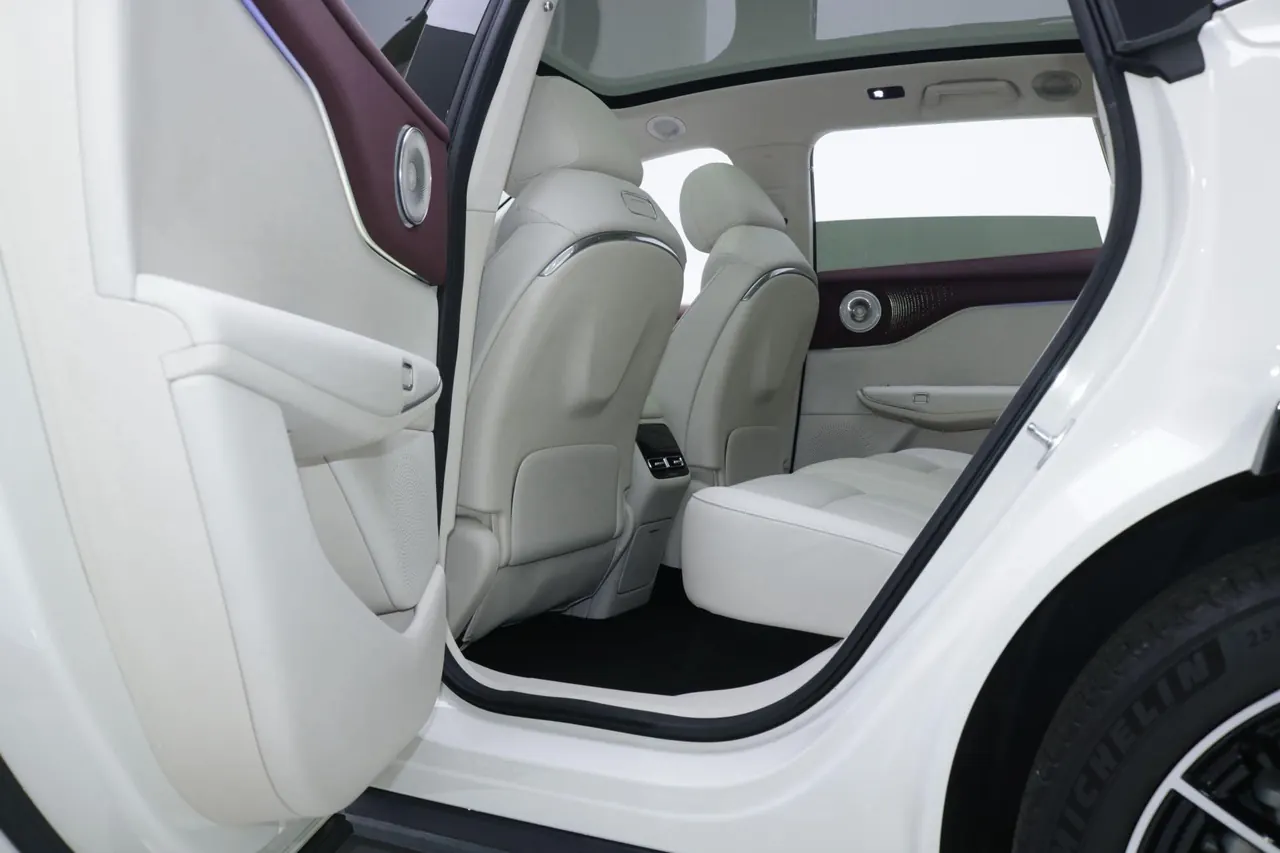Voyah 2025 bosom friend four-wheel drive dry Kun version automatic gear 3