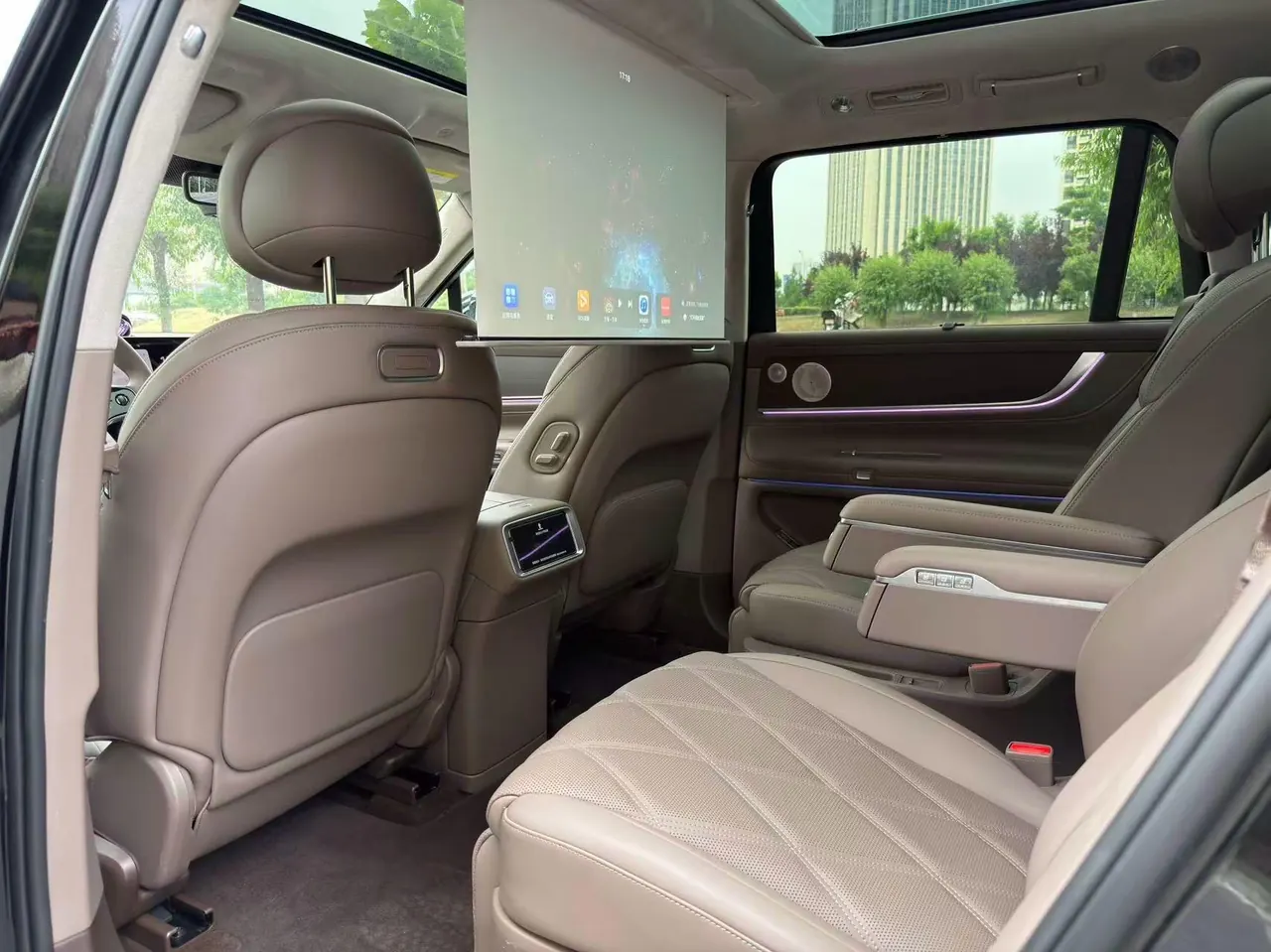 AITO 2025 AITO M9 extended range Ultra version 52kWh 6-seat version (896-line laser Radar) automatic gear 7