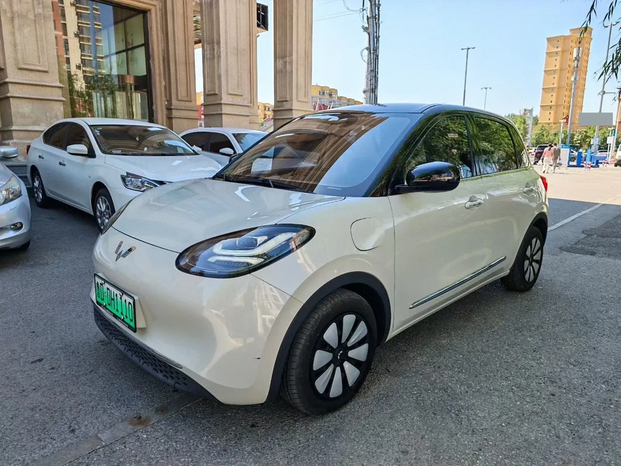Open image lightbox: WuLing 2023 Plantronics 410km LingBox Exclusive Automatic Transmission