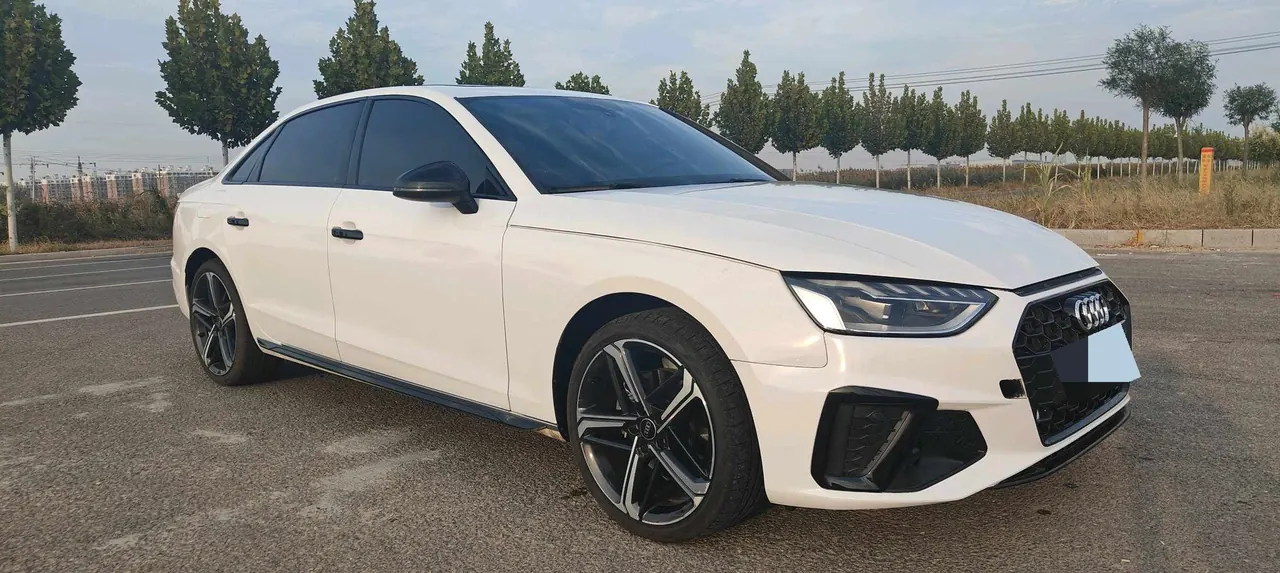 Audi 2025 A4L 2.0TFSI 40TFSI 2 million‑vehicle celebration edition, luxury sporty model, automatic transmission 2