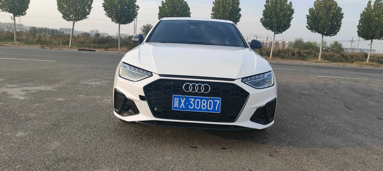 Audi 2025 A4L 2.0TFSI 40TFSI 2 million‑vehicle celebration edition, luxury sporty model, automatic transmission 3