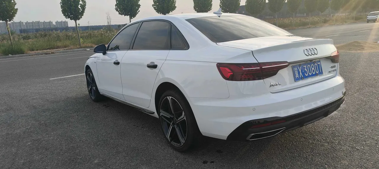 Audi 2025 A4L 2.0TFSI 40TFSI 2 million‑vehicle celebration edition, luxury sporty model, automatic transmission 4