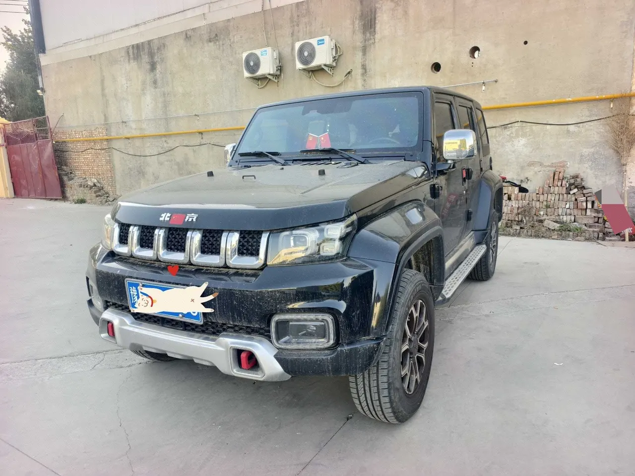 Открыть галерею: Beijing 2020 BJ40 2.0T 4-wheel drive city hunter version chivalrous automatic gear