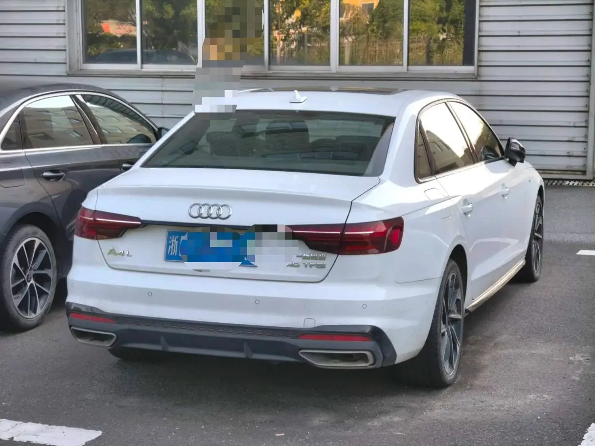 Audi 2023 A4L 2.0TFSI 40TFSI Deluxe Dynamic Automatic 2