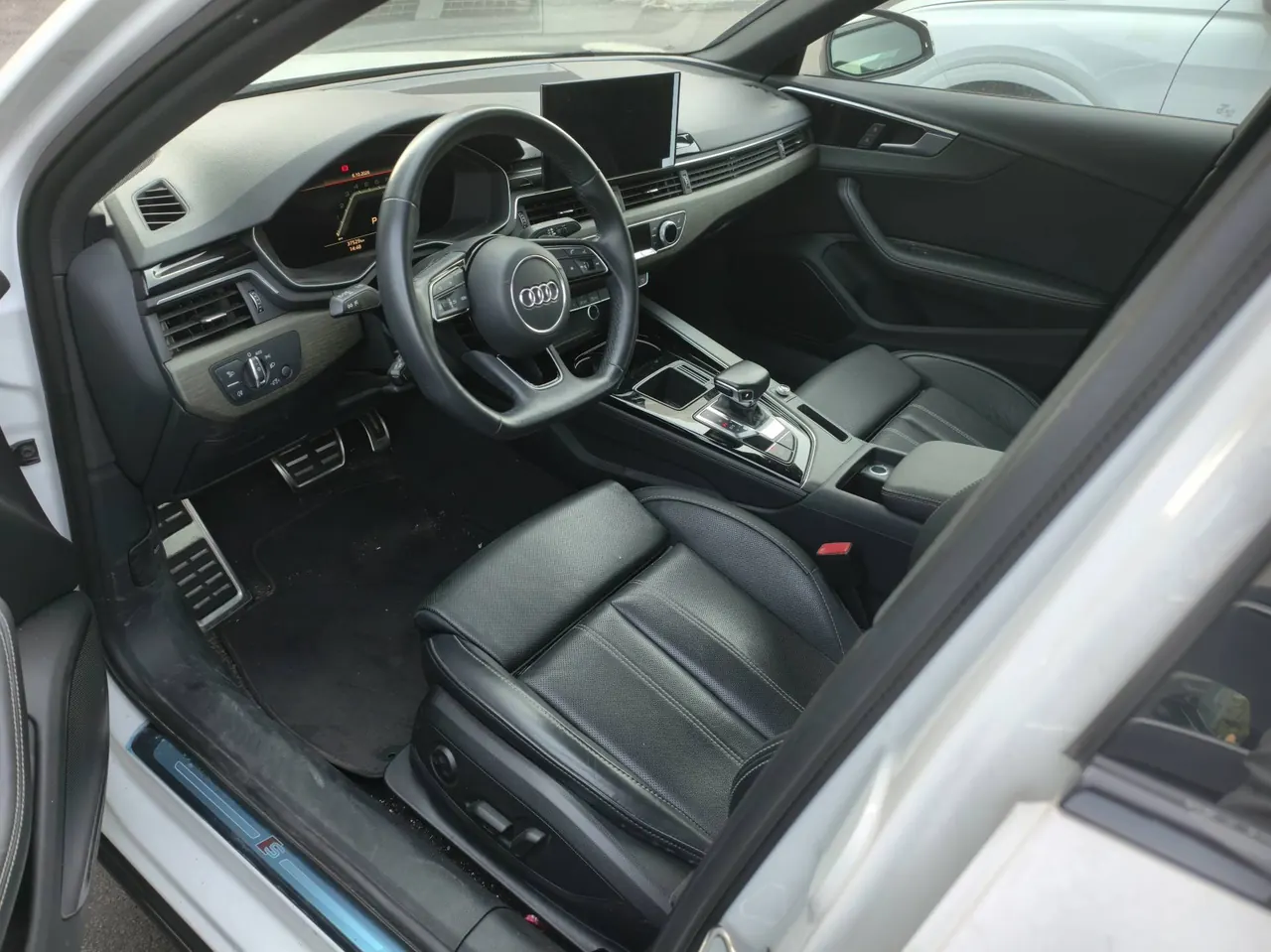 Audi 2023 A4L 2.0TFSI 40TFSI Deluxe Dynamic Automatic 4