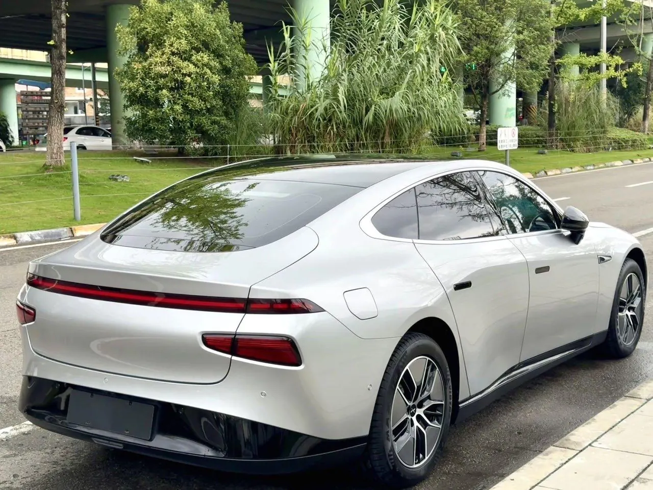 Xpeng 2023 P7i 702 Pro Automatic 6