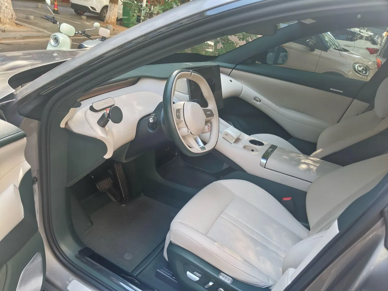 MI 2025 YU7 Long Endurance Four-wheel Drive Pro Edition Automatic Gear 4
